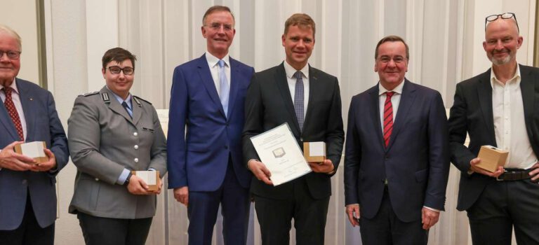 „Axensprung“-Theater erhält Preis „Bundeswehr und Gesellschaft“